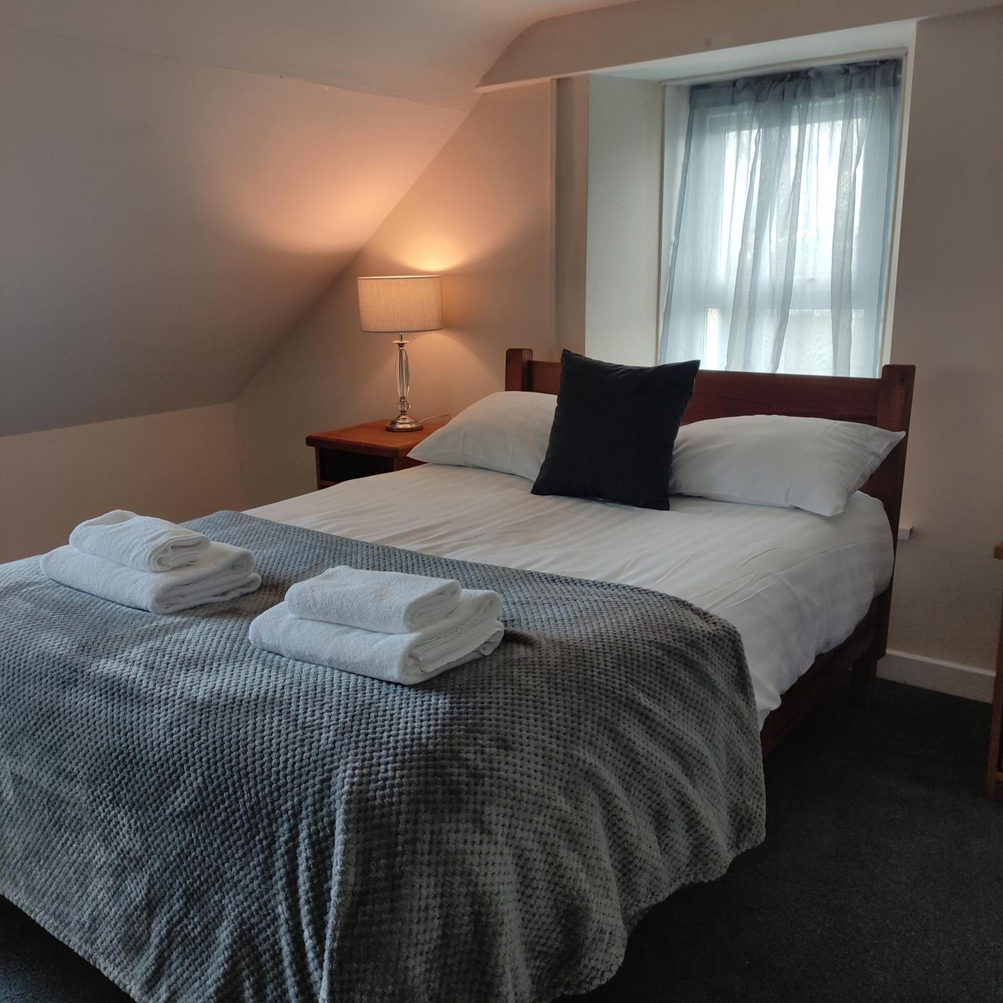 Rose And Crown Hotel & Hope And Anchor Bar Goodwick Eksteriør bilde