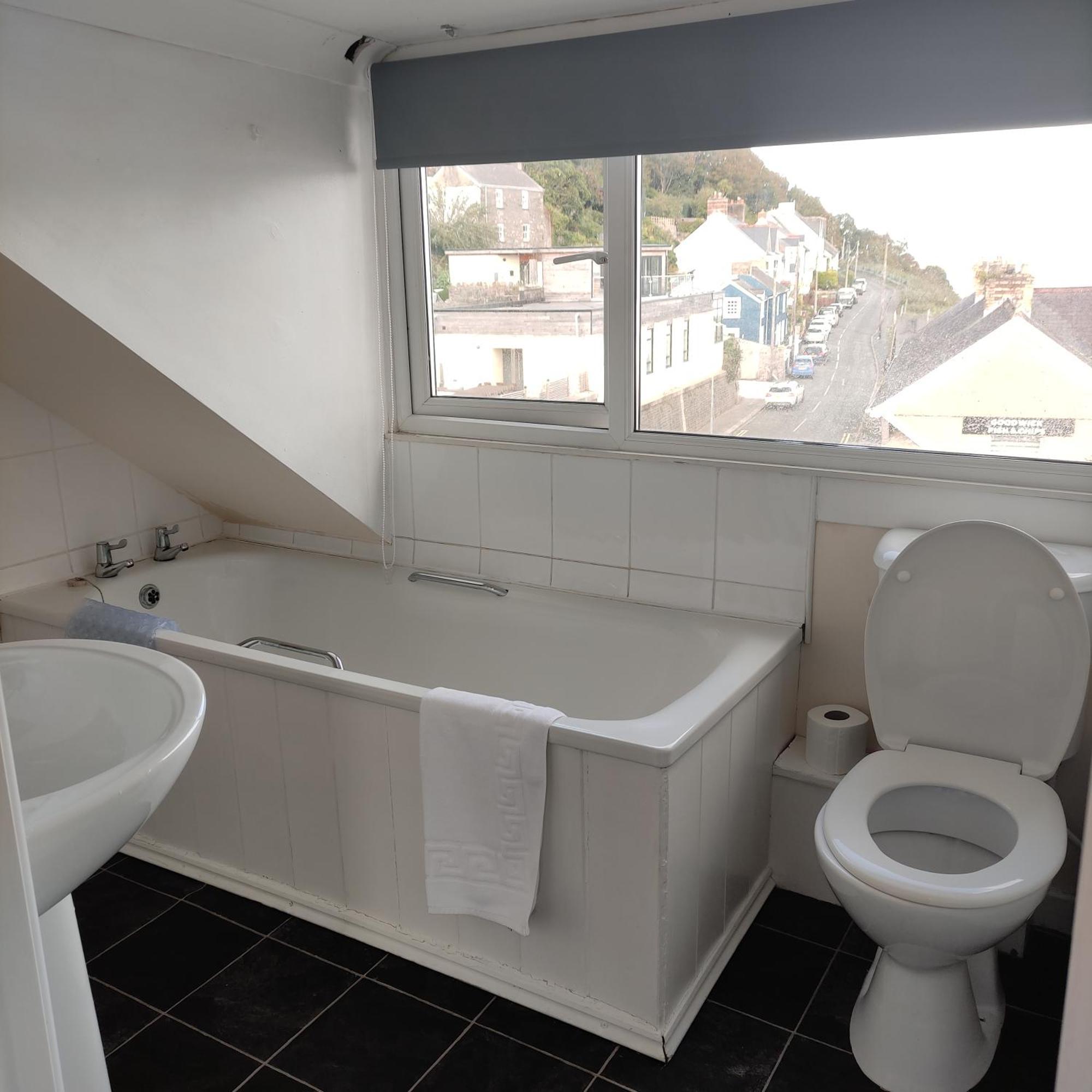 Rose And Crown Hotel & Hope And Anchor Bar Goodwick Eksteriør bilde