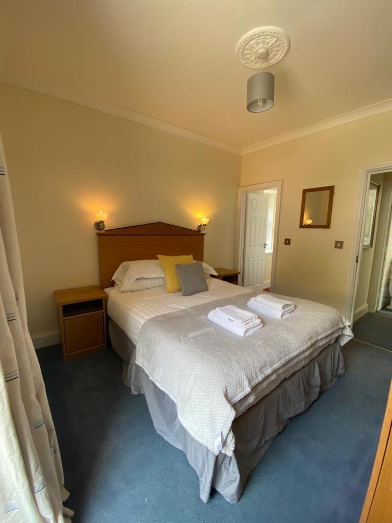 Rose And Crown Hotel & Hope And Anchor Bar Goodwick Eksteriør bilde