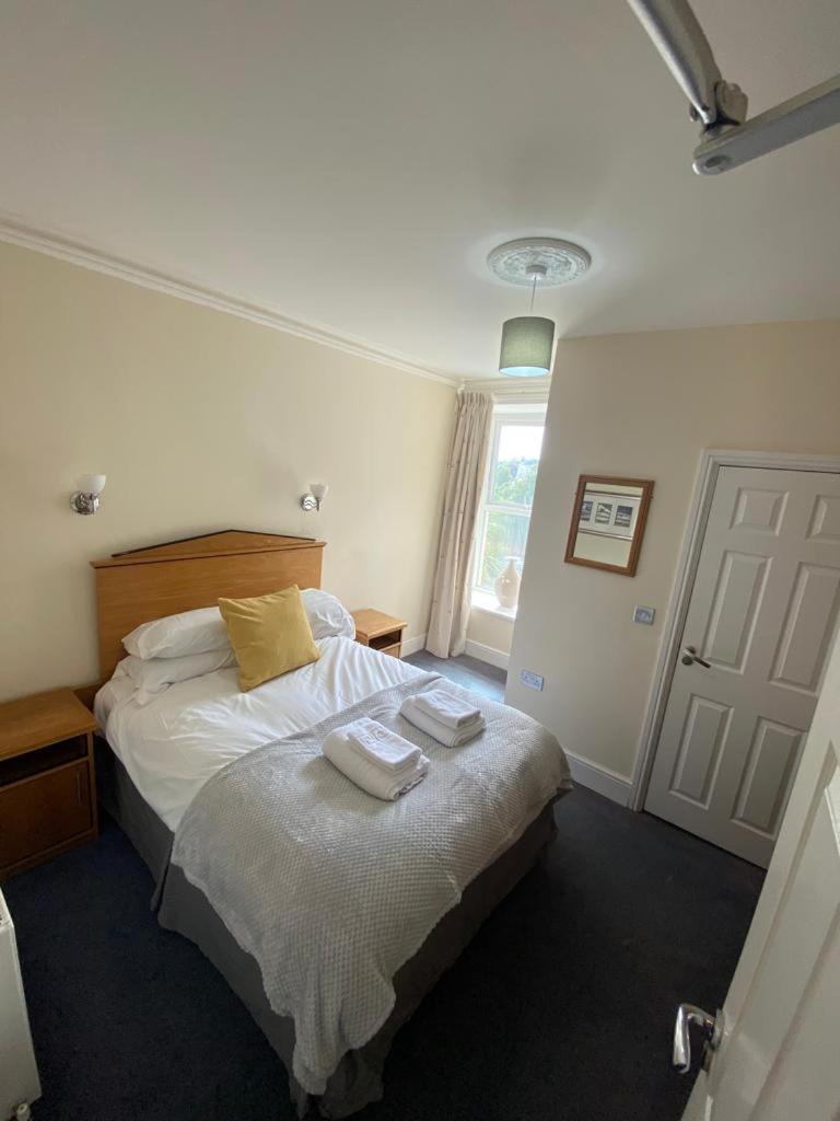 Rose And Crown Hotel & Hope And Anchor Bar Goodwick Eksteriør bilde
