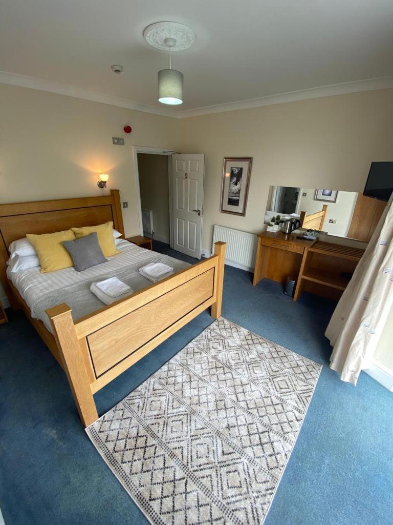 Rose And Crown Hotel & Hope And Anchor Bar Goodwick Eksteriør bilde