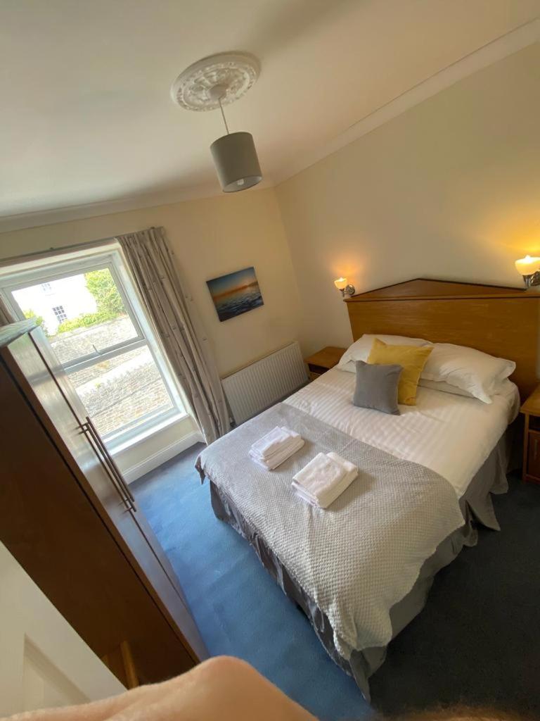 Rose And Crown Hotel & Hope And Anchor Bar Goodwick Eksteriør bilde