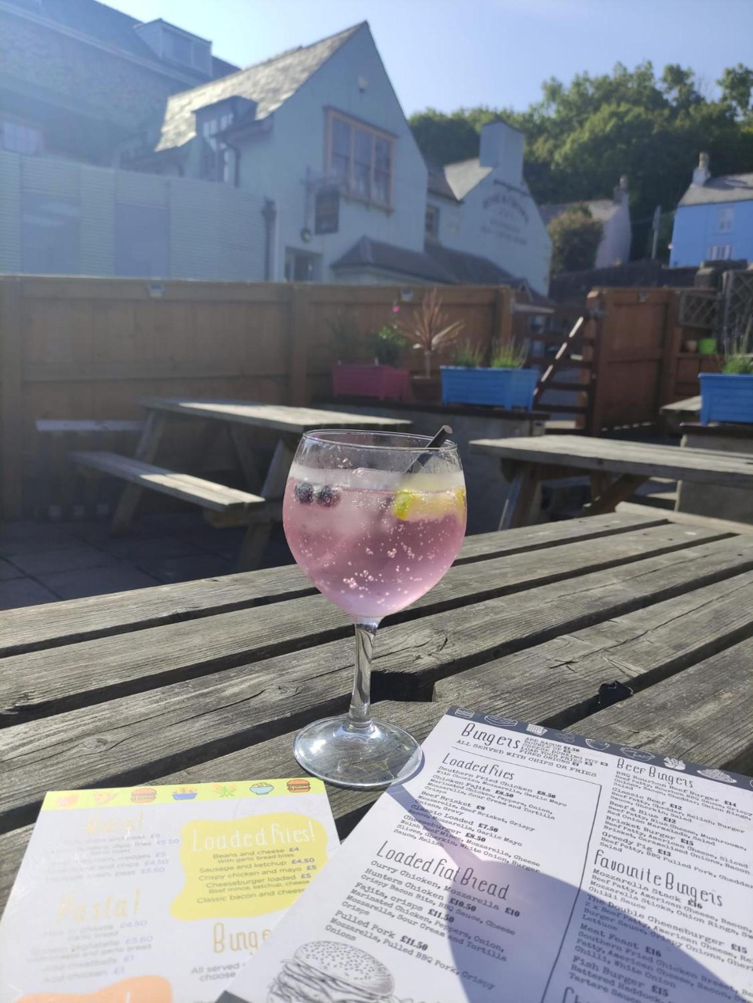 Rose And Crown Hotel & Hope And Anchor Bar Goodwick Eksteriør bilde